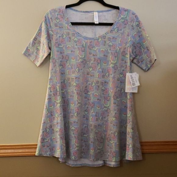 LuLaRoe Tops - NWT LuLaRoe Perfect T